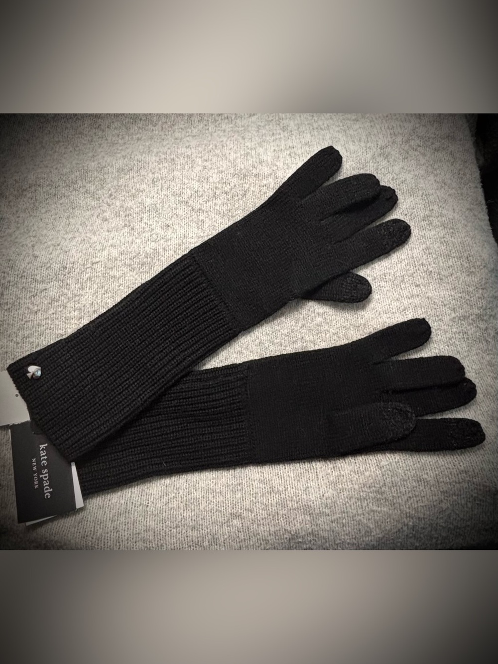 ♠️kate spade♠️ Black Long Ribbed Knit Touchscreen Gloves silver spade logo